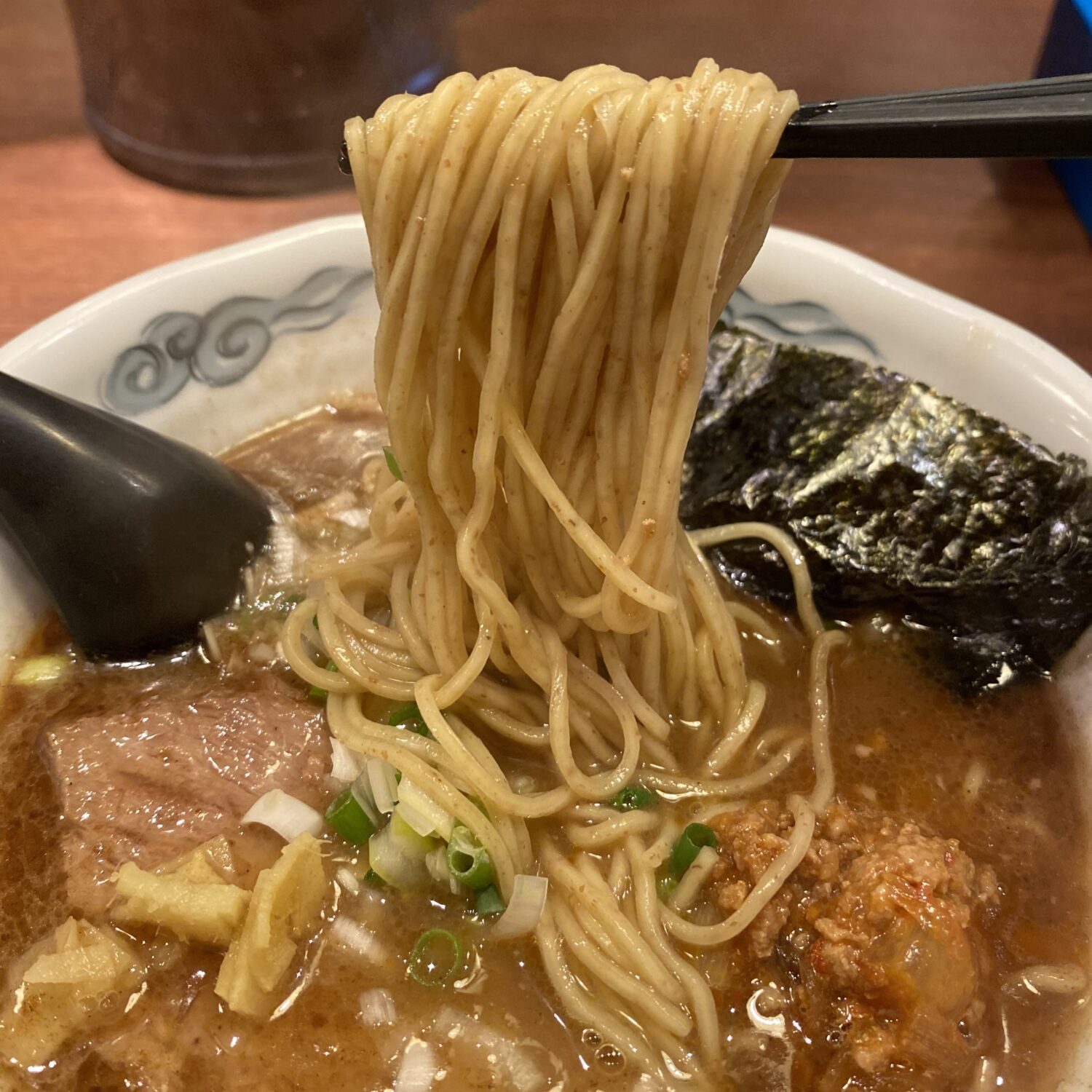 日本橋三越前ラーメン　室壱羅麺の全粒粉の細麺