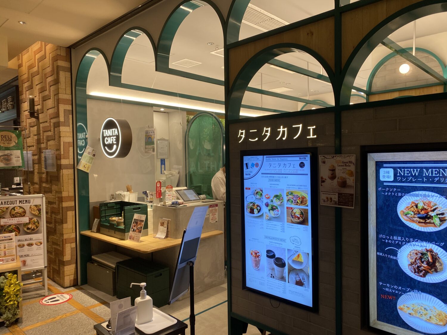 タニタカフェコレド室町店の外観写真