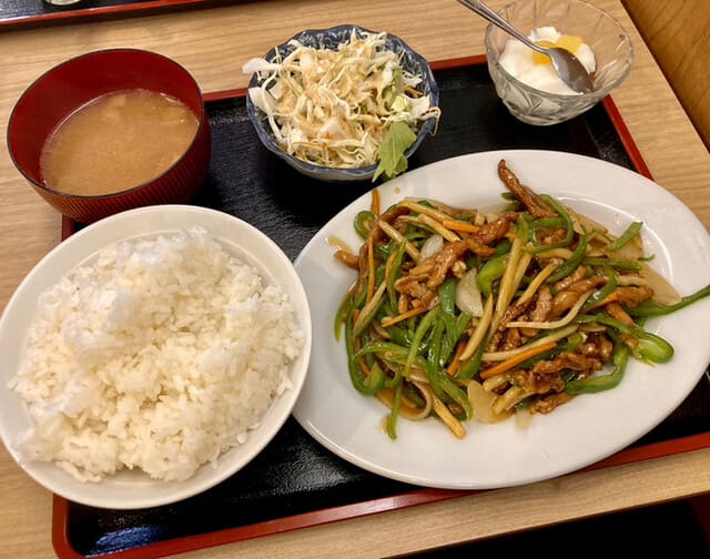 日本橋「令和楼」の本日お得定食セット(一例)