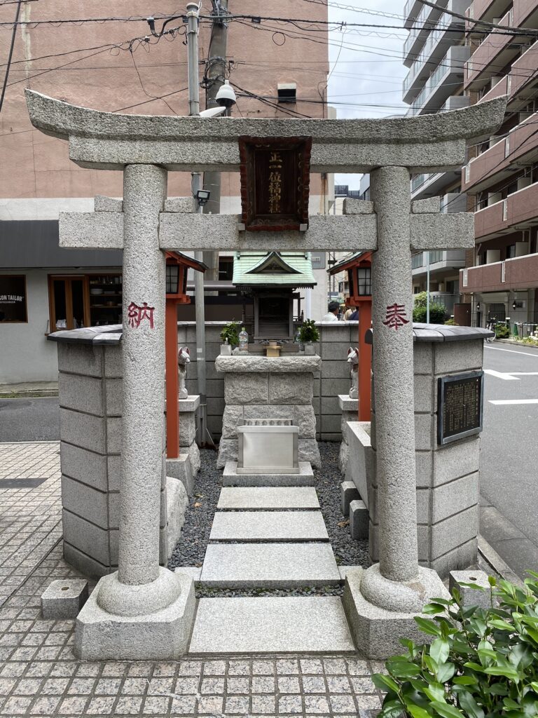 橘稲荷神社の正面